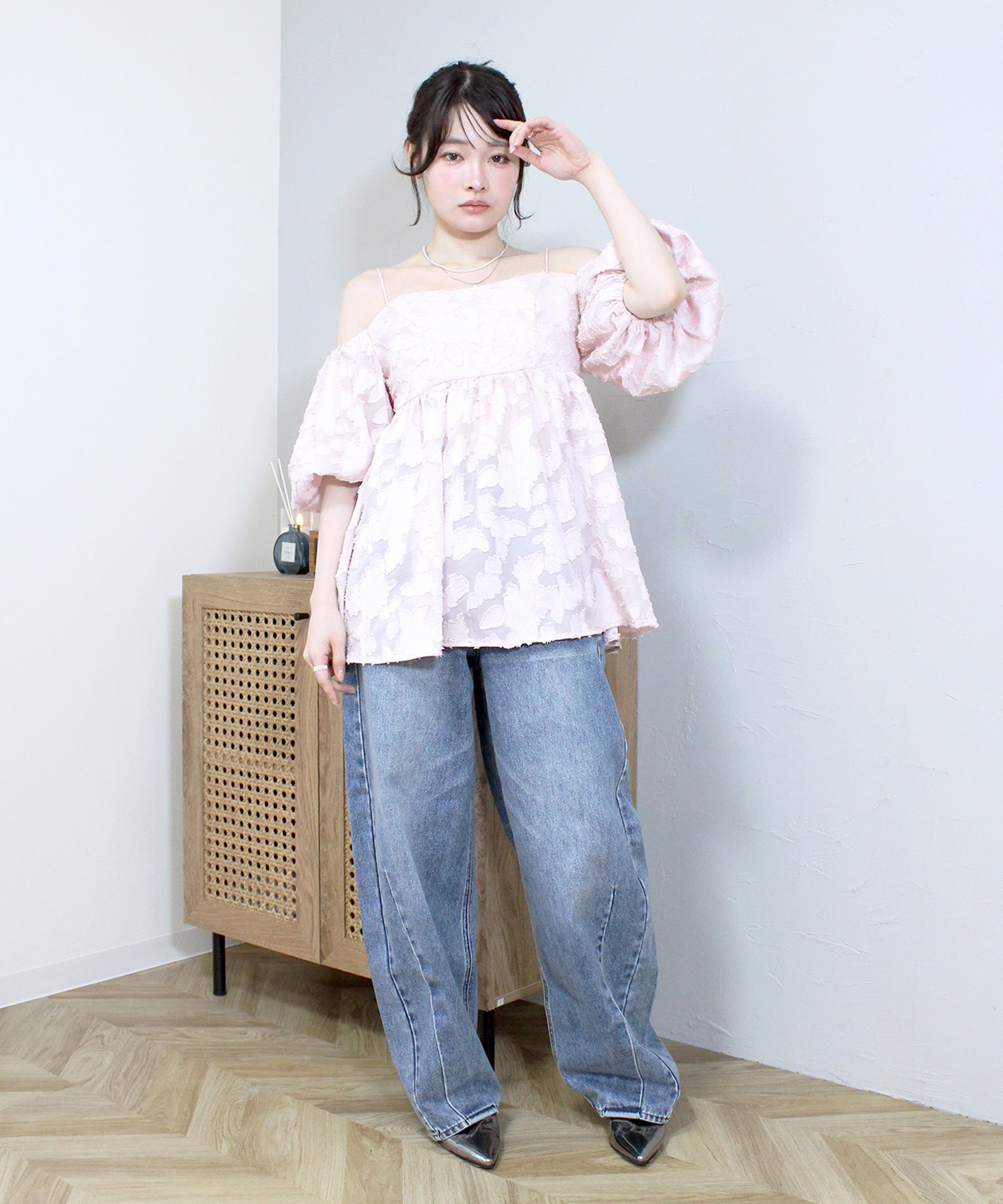 SET価格】peplum offshoulder top + high rise curve denim | Reurie